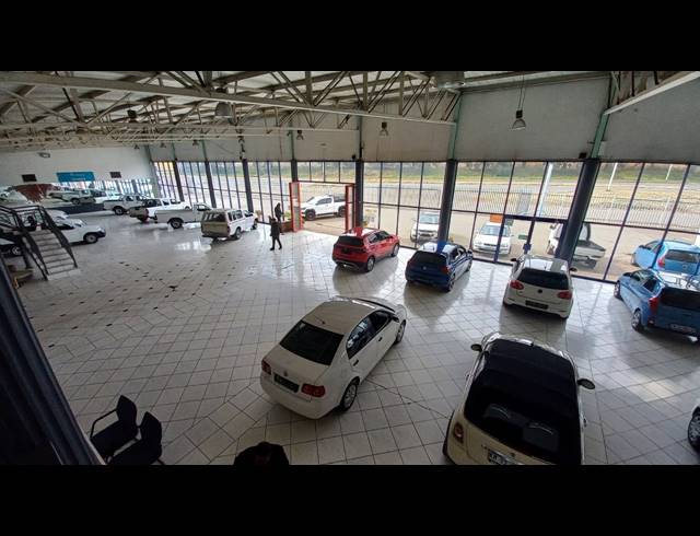 2,300M² SHOWROOM FOR SALE IN ANDERBOLT